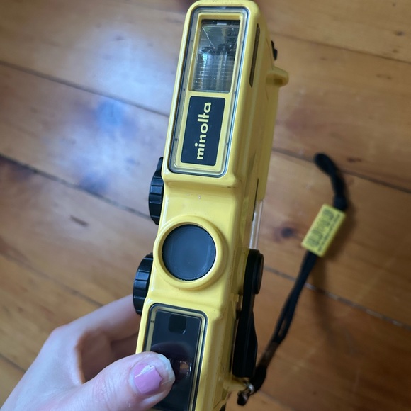 Minolta Underwater Camera- Weathermatic A Water Safe Camera- needs film - Picture 2 of 8